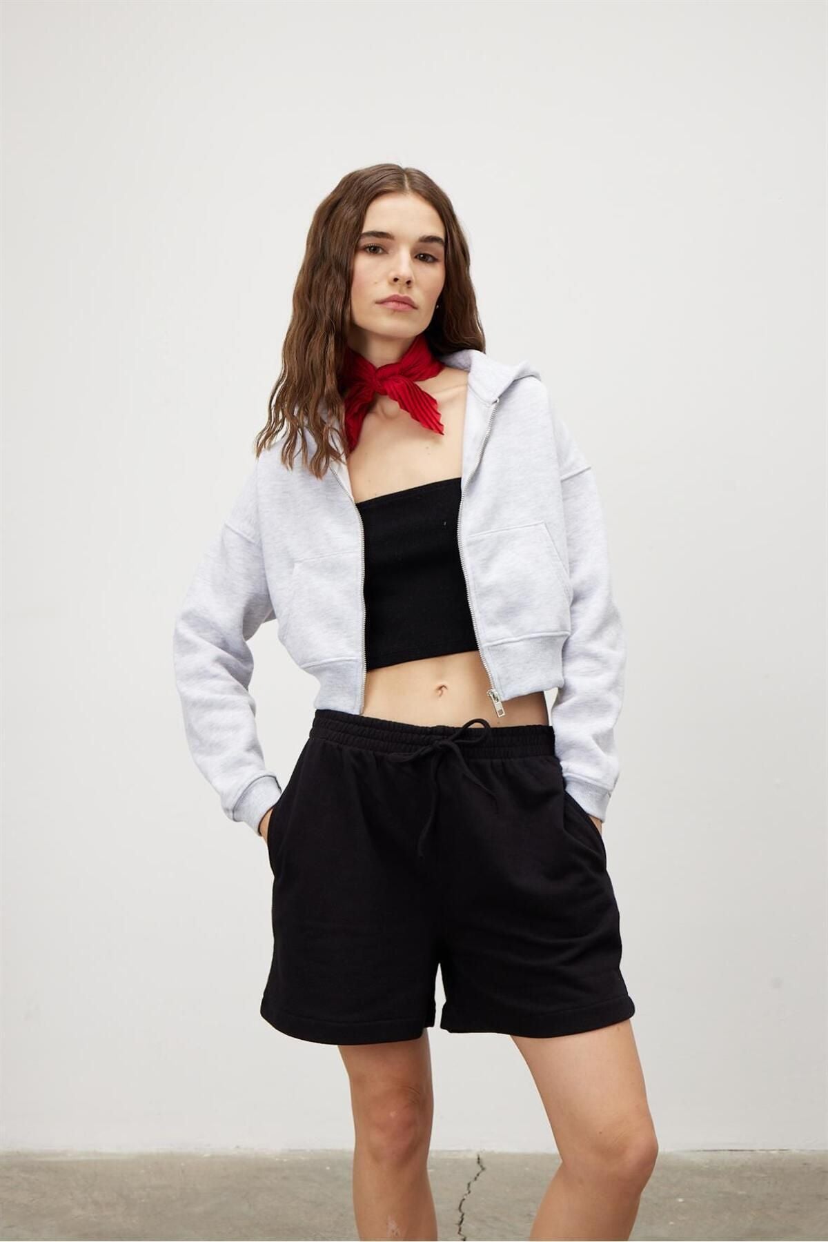 TUBİA Kadın Siyah Renk Kapüşonlu Şardonlu Crop Sweatshirt Hırka