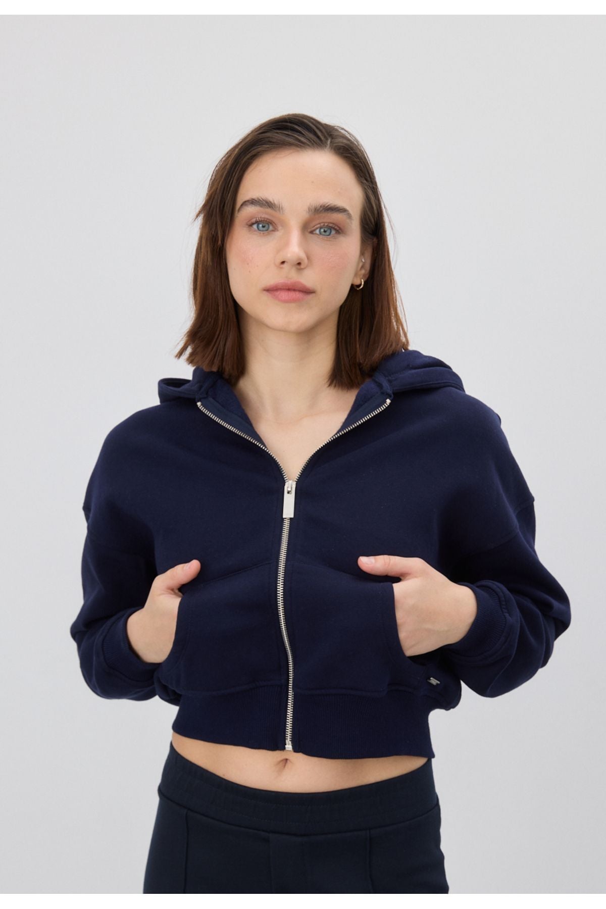 TUBİA Kadın Siyah Renk Kapüşonlu Şardonlu Crop Sweatshirt Hırka