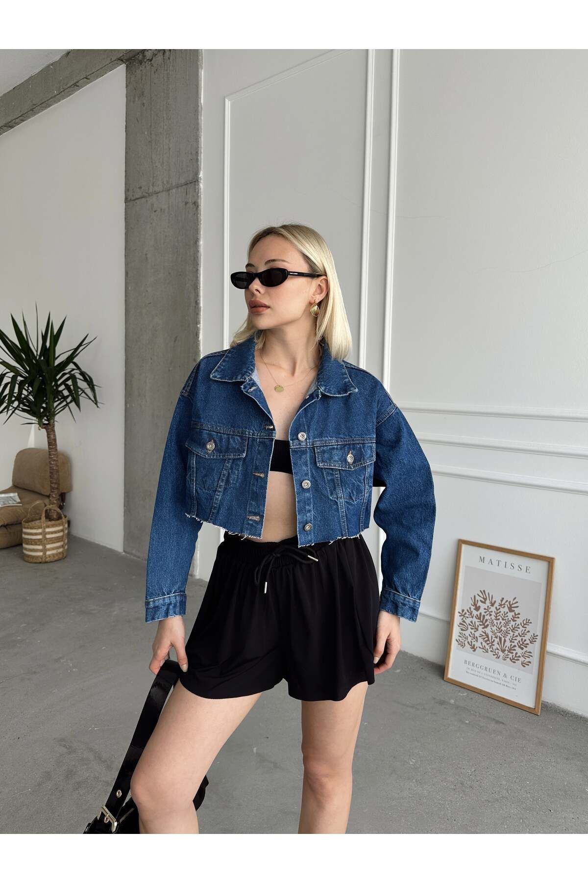 ÇEÇİM Kadın Çift Cepli Lazer Kesim Crop Denim Ceket Zyn-58394