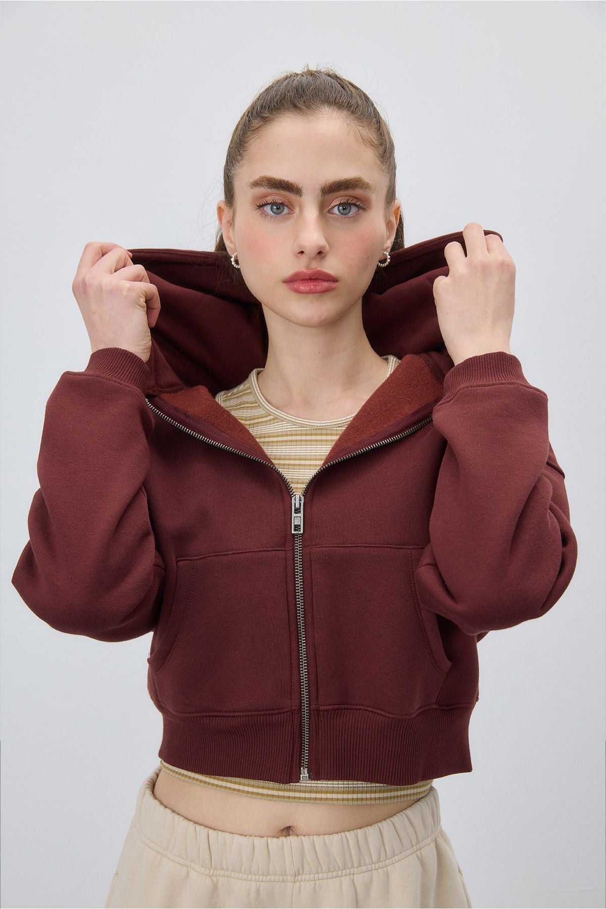 TUBİA Kadın Siyah Renk Kapüşonlu Şardonlu Crop Sweatshirt Hırka