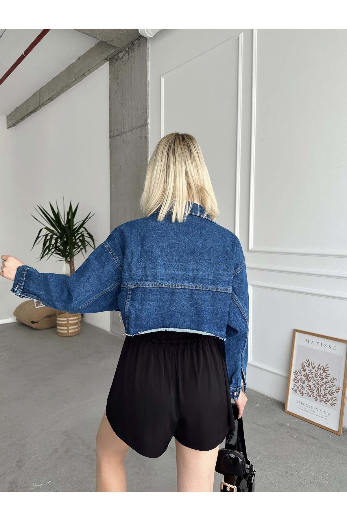 ÇEÇİM Kadın Çift Cepli Lazer Kesim Crop Denim Ceket Zyn-58394